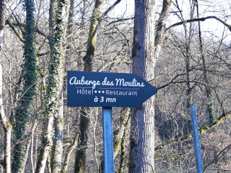 Panneau directionnel Auberge des moulins